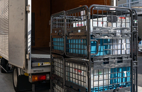 04. 運送業者に発送物を引き渡し